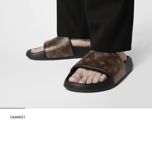 루이비통 1AANO1 워터프론트 뮬 샌들