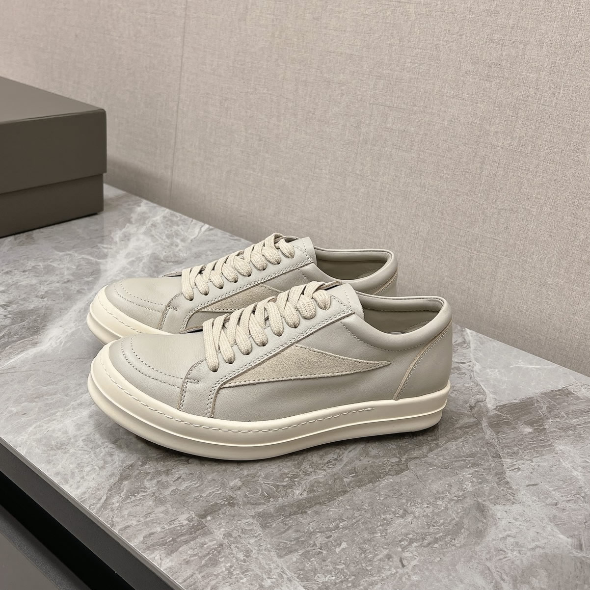 릭오웬스 Vintage Sneaks RU02D6897