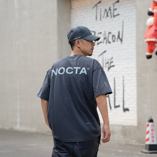 Nike X Nocta 공동 브랜드 SS24 순수면 편지 인쇄 단축 티셔츠