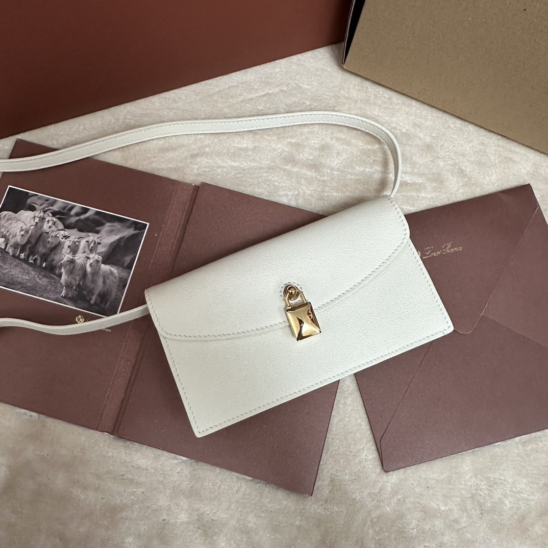 loropiana 엑스트라 포셰트 18X10/ 48cm