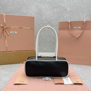 미우미우 레더 보우 탑핸들백 5BB173 가로 28 × 세로 11.5 (손잡이 포함 33) × 폭 8cm