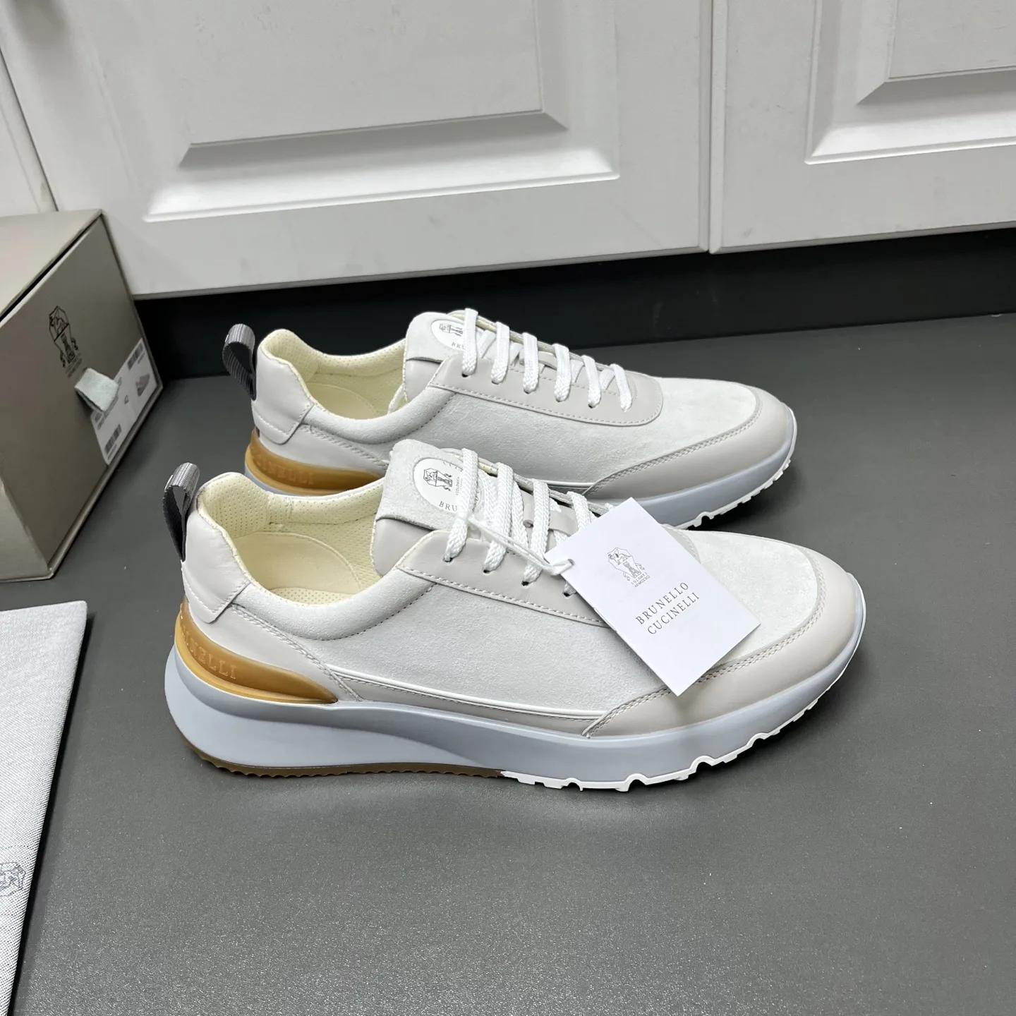 Brunello Cucinelli 로우탑 스니커즈
