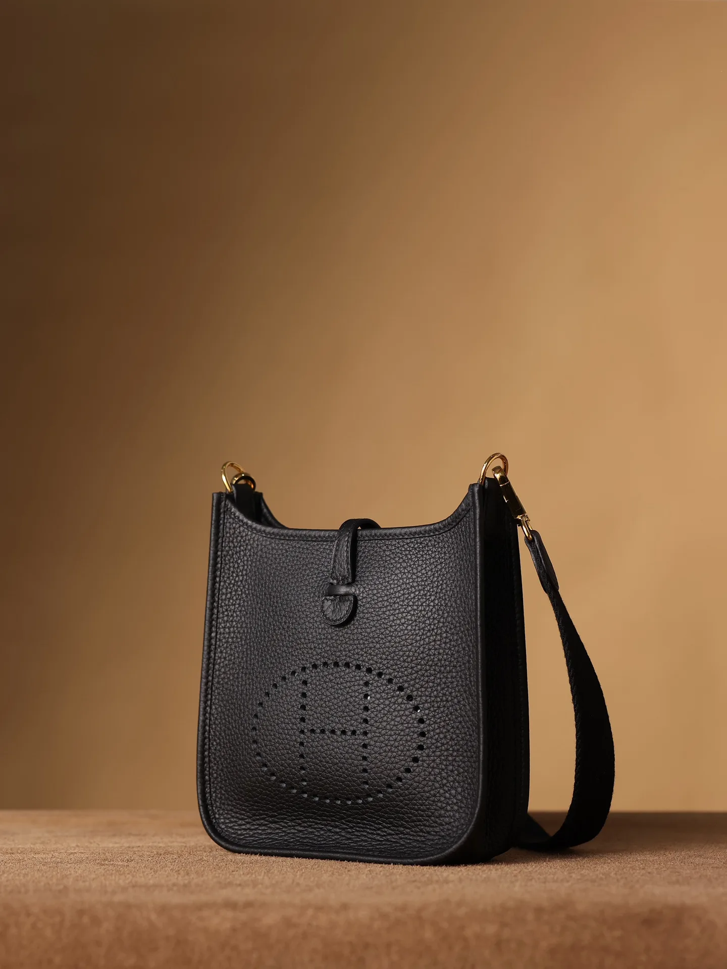 M9 Herme* Evelyne 16 bag