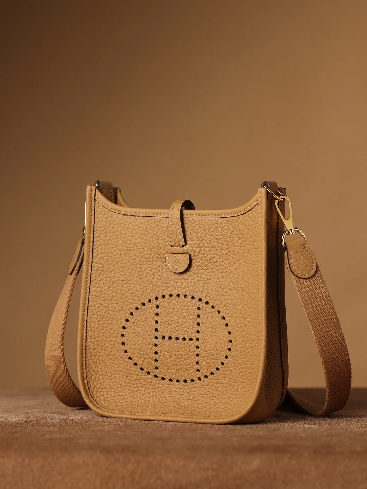 M9 Herme* Evelyne 16 bag