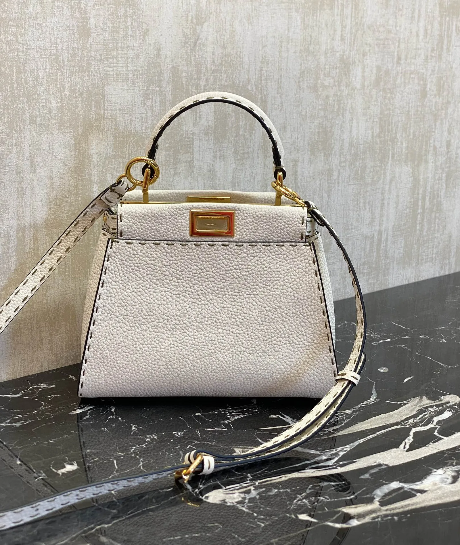 FENDI 미니 피카부  18 X11 X 23 cm