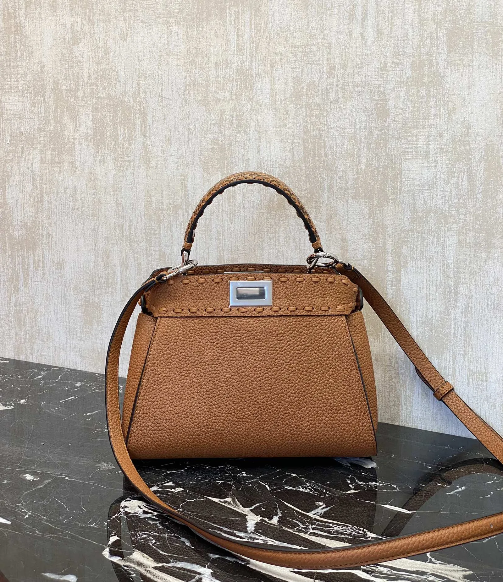 FENDI 미니 피카부  18 X11 X 23 cm