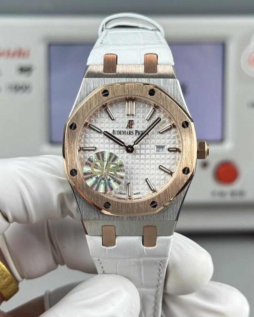 GR | 쿼츠 무브먼트 l 33mm l 오데마 피게 로열 오크 67651