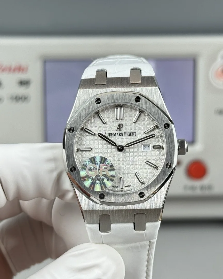 GR | 쿼츠 무브먼트 l 33mm l 오데마 피게 로열 오크 67651