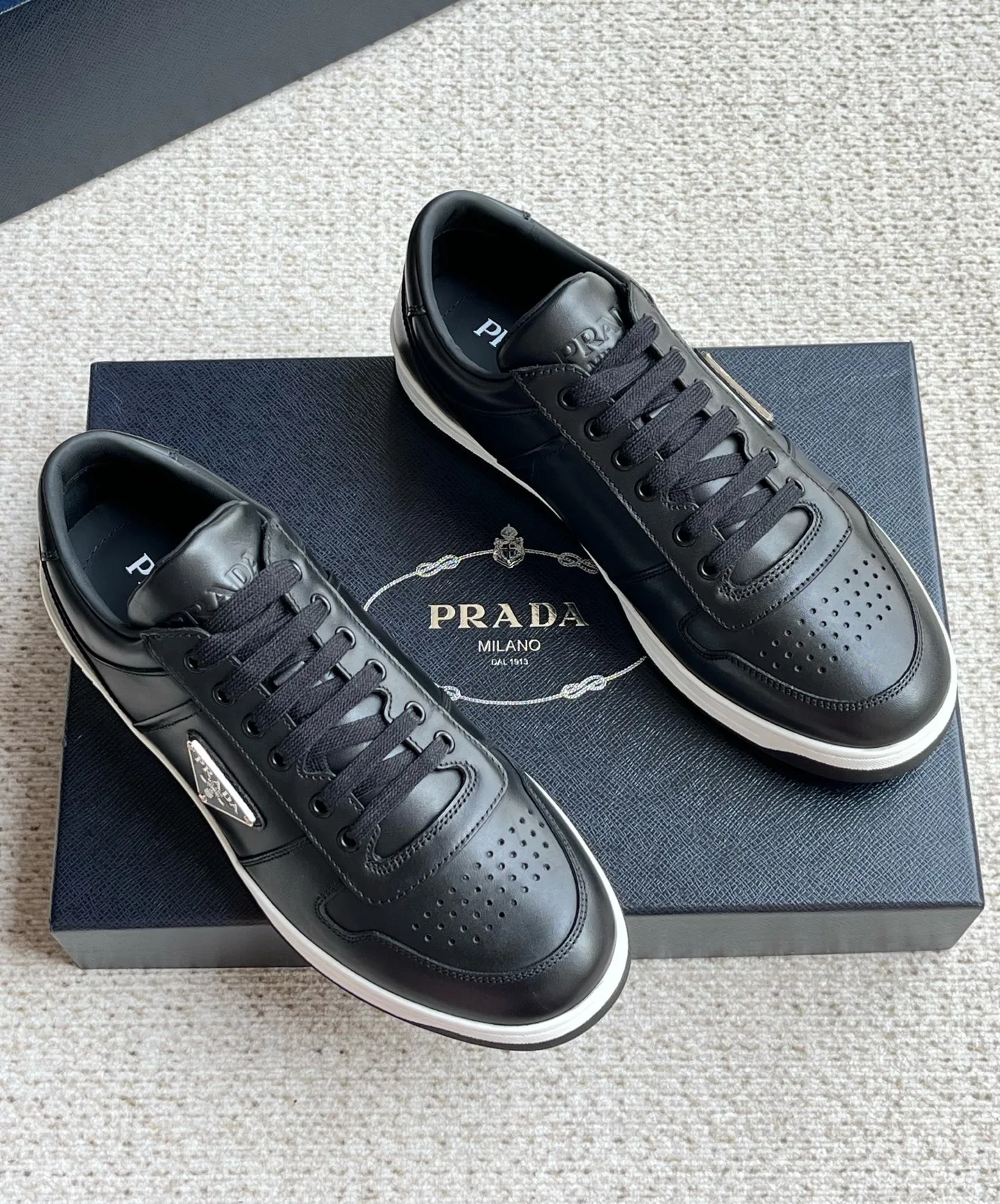 Prada 다운타운 로우탑 스니커즈