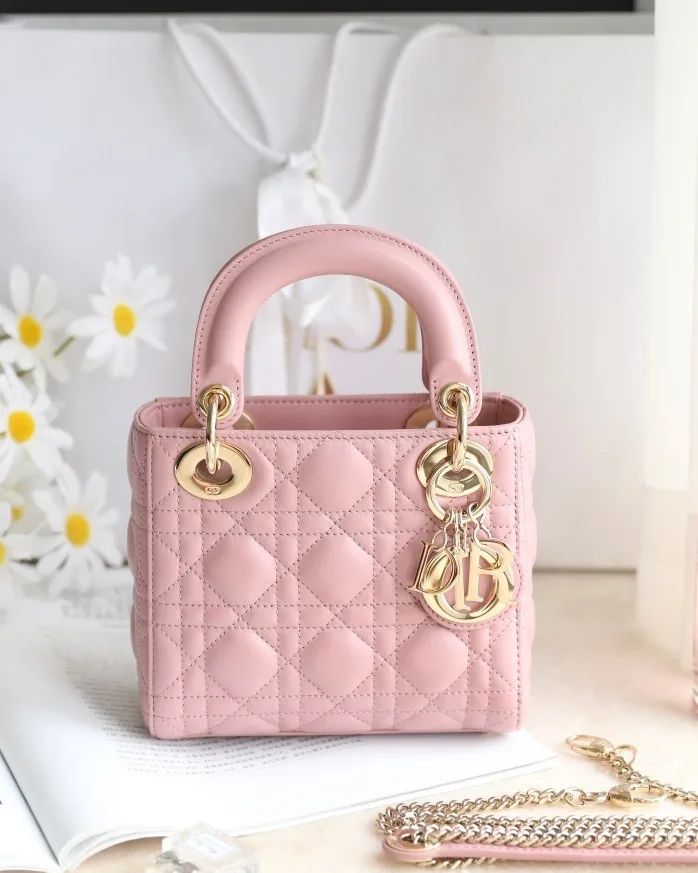 디올 Lady Dior  mini 17*15*7cm