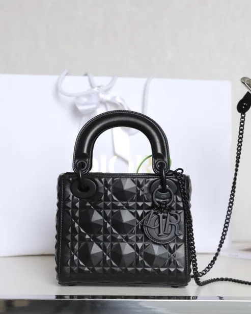 디올 Lady Dior  mini 17*15*7cm