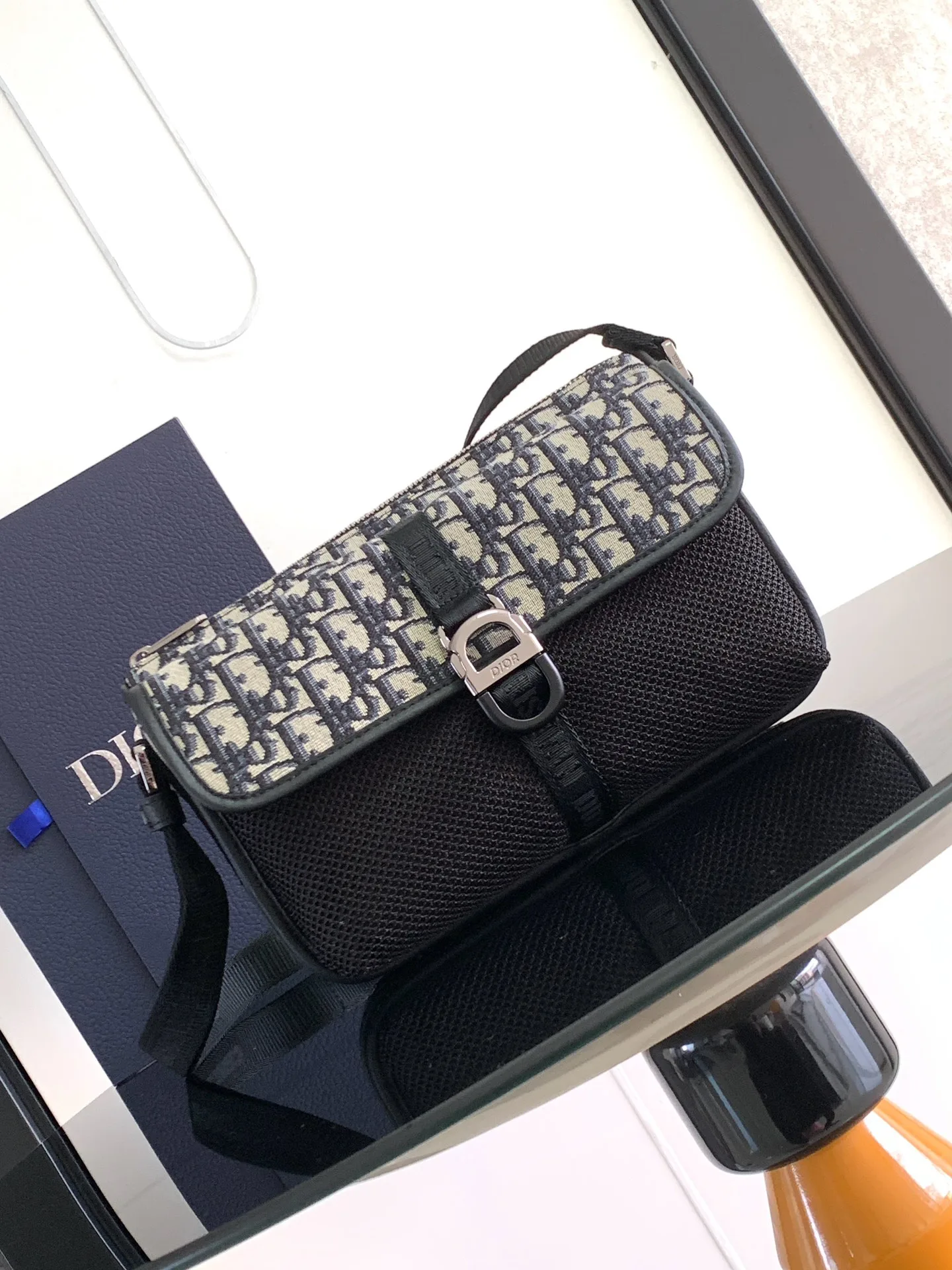 디올 DIOR 디올가방 숄더백 H27E 1EIPO302YKY 26 x 18 x 5