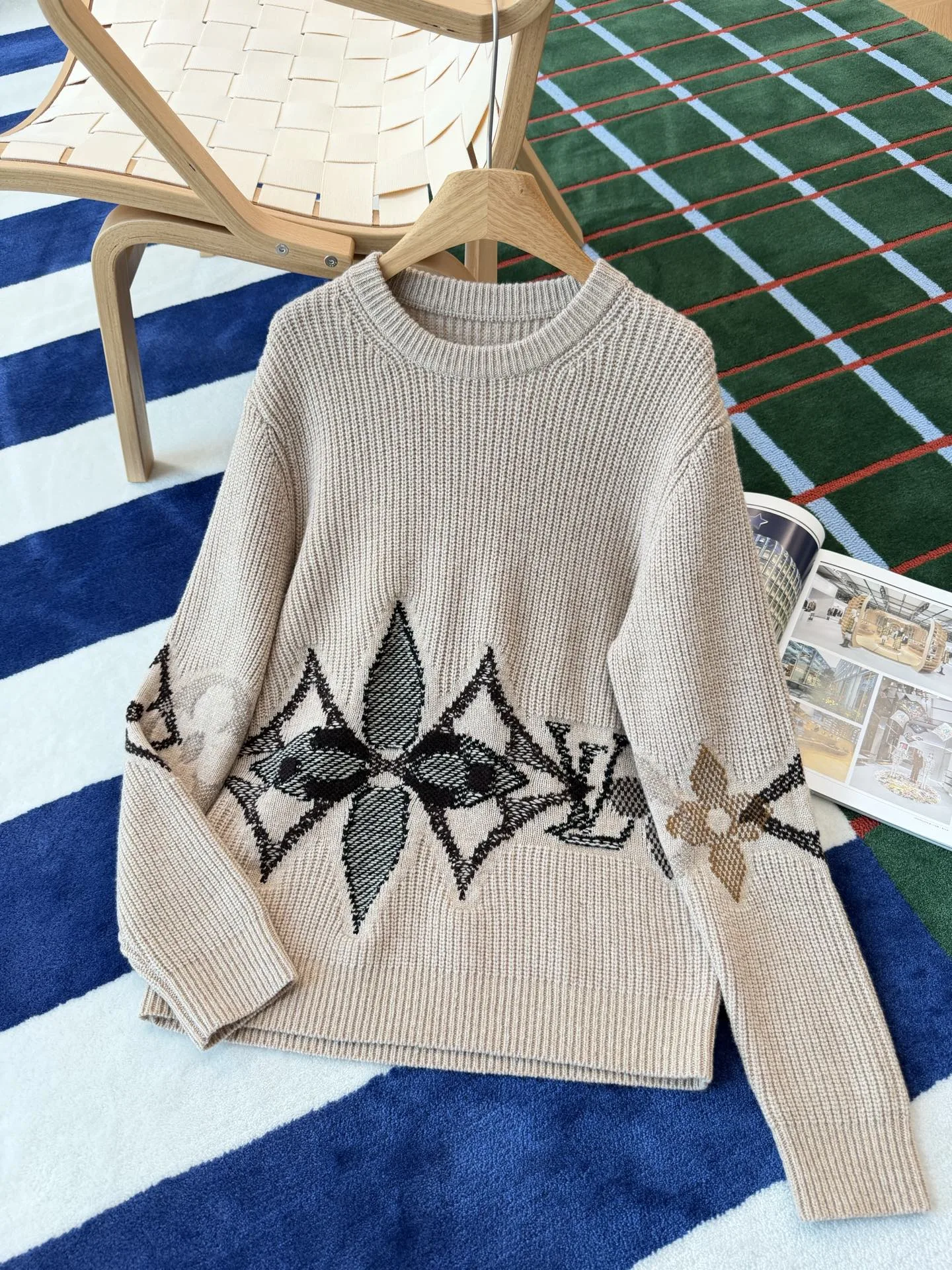 1AJBVW Graphic Knitted Crewneck