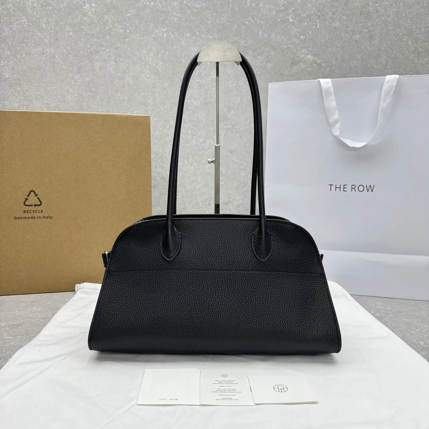THE  ROW Margaux EW Shoulder 12  가죽 백  38x18x23cm