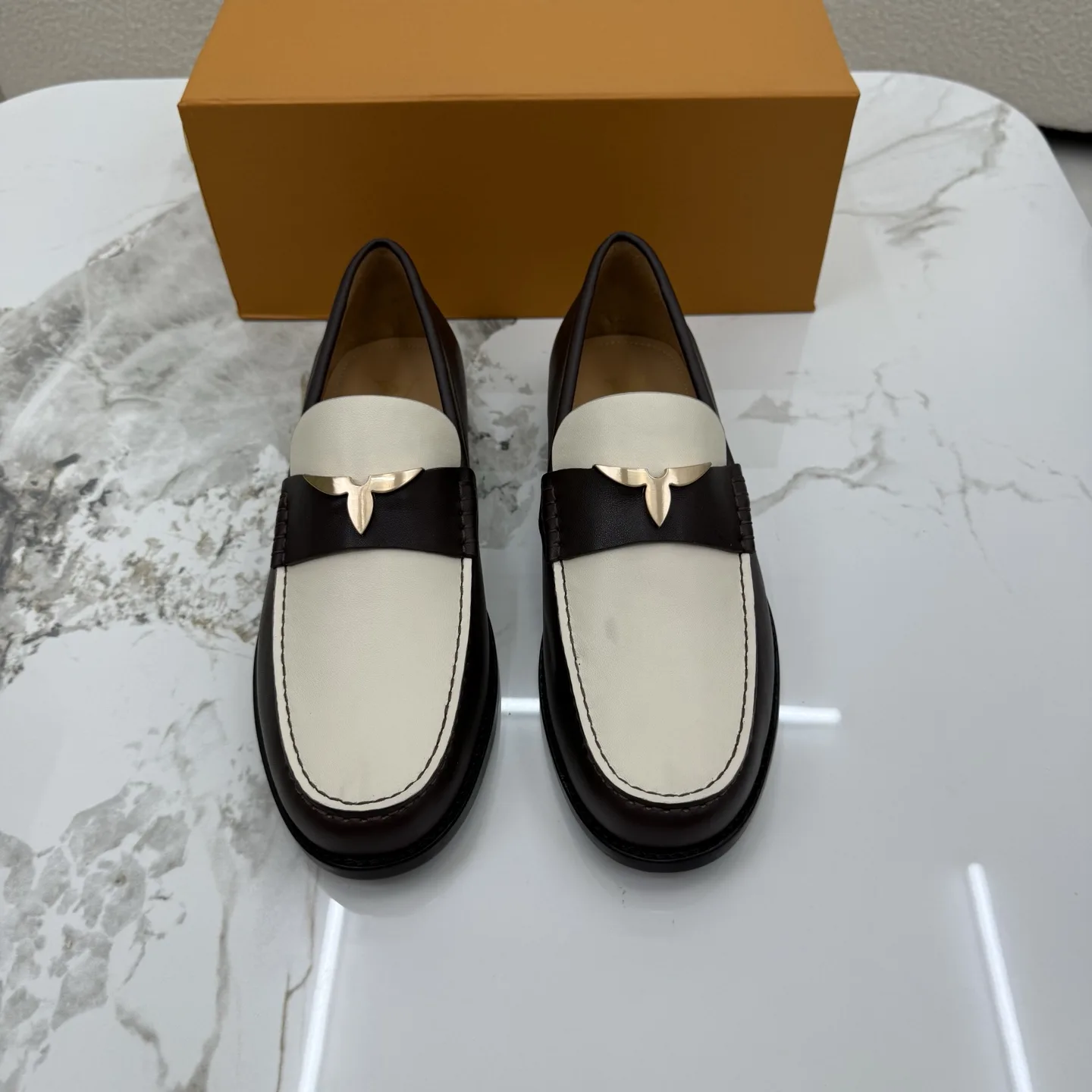 1AIYV2 LV Oxford Loafer로퍼