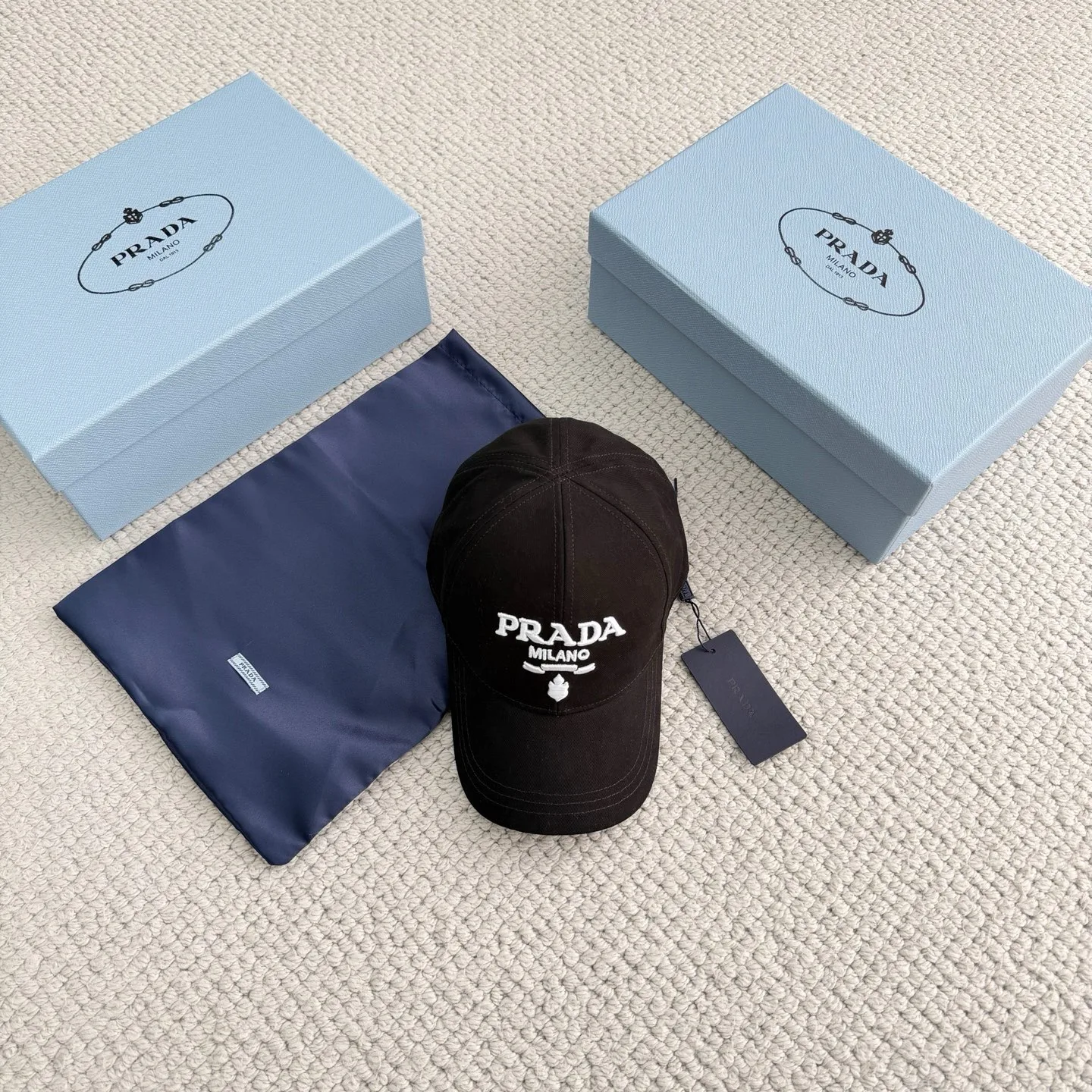 프라다 야구 모자 카키 자수 로고 1HC274