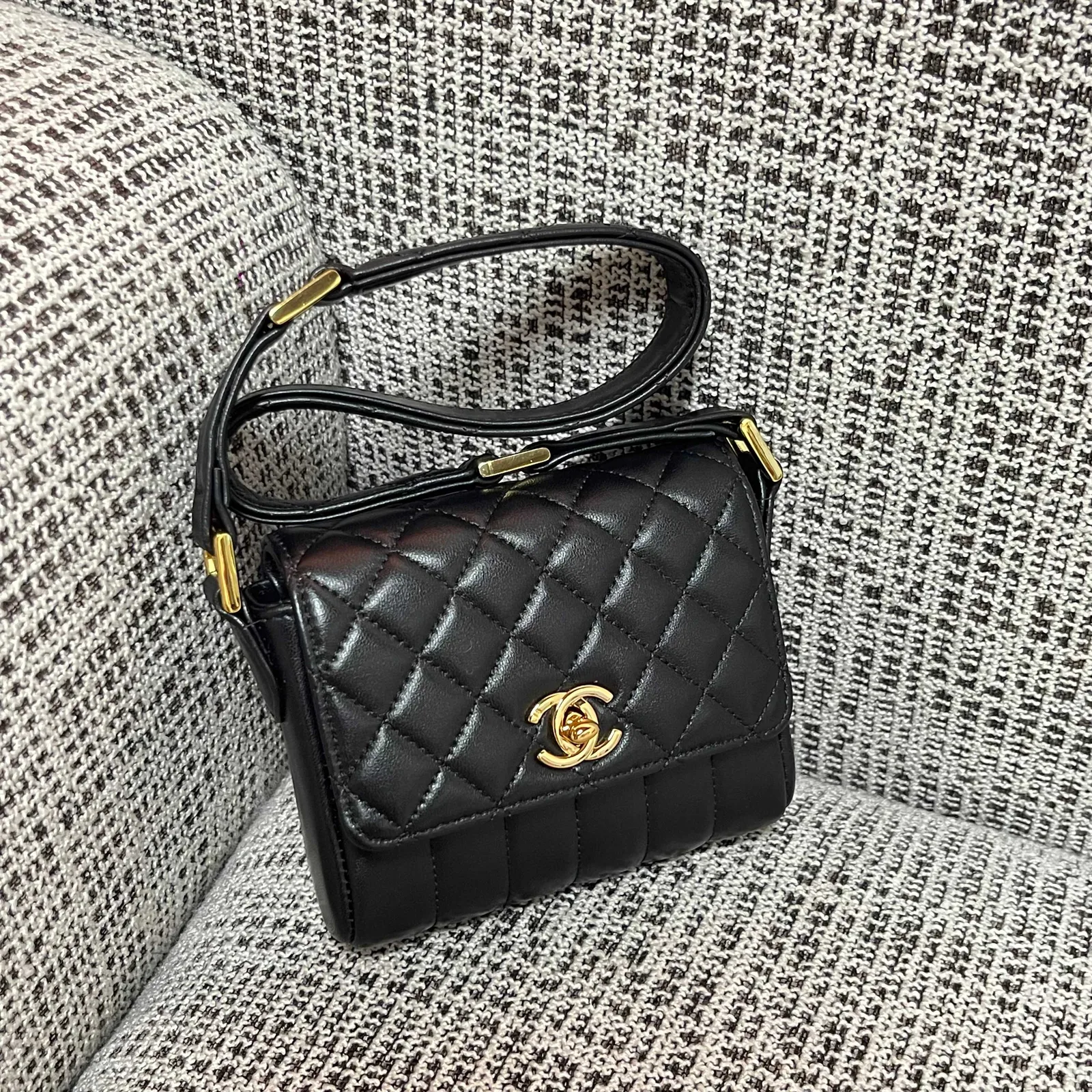 샤 ƆC 넬  Vintage Mini Quilted Flap Bag  14X12X5cm